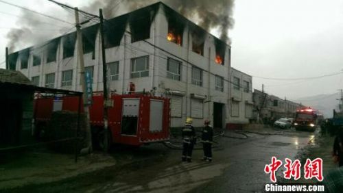 图为起火厂房