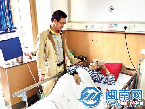 小孙右腿骨折、脑震荡，仍在医院治疗