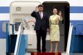 习近平与彭丽媛抵达河内现场图片 开始对越南国事访问