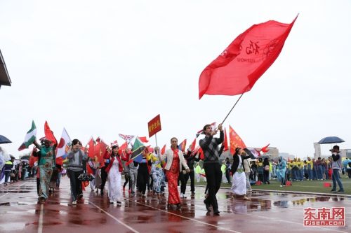 福大第44届运动会雨中开幕 青春方阵创意迭出