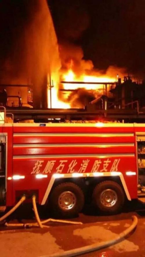 抚顺化工厂爆炸现场图片 火光冲天无人员伤亡