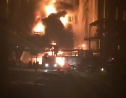 抚顺化工厂爆炸现场图片 火光冲天无人员伤亡