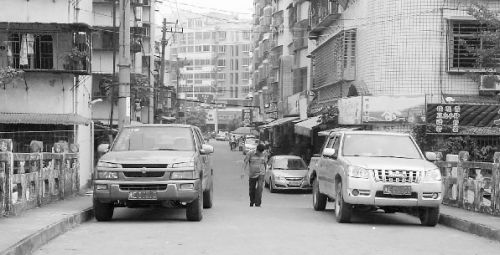 沦为停车场通行很不便