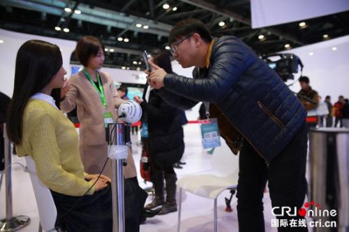 美女机器人亮相世界机器人大会引围观(高清组图)