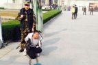 陕西西安一女贼被民间反扒英雄抓住后大哭当场吓尿组图
