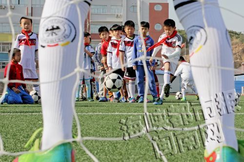 全国青少年足球冠军赛晋江开赛 汇集5支国内外