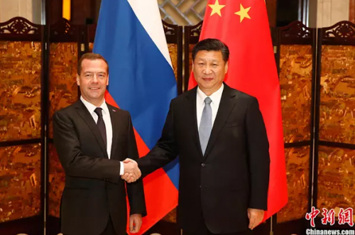 12月15日，中国国家主席习近平在浙江乌镇会见俄罗斯总理梅德韦杰夫。中新社记者盛佳鹏摄