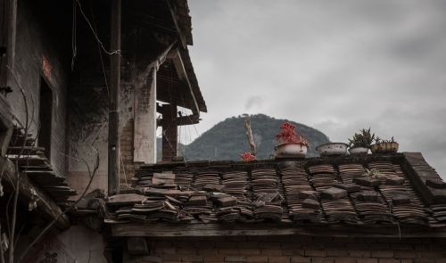 残存在高速出口边的华安沙建建美村2