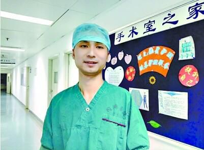 男护士路遇伤者 不顾家人误解将其送医(图)