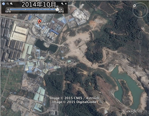 2015年，湖逐漸變小以至消失了，而山谷開口始終正沖著工業(yè)園區(qū)。