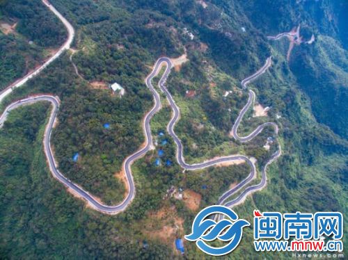 19公里的山路，如长龙盘踞山头