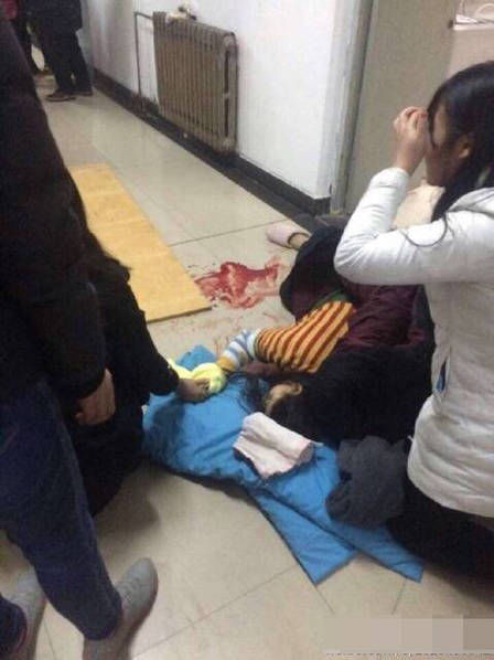 12月21日晚7时左右，陕西科技大学未央校区一名女生被一男子持刀捅伤，被送往医院后不治身亡。 中国青年网 图