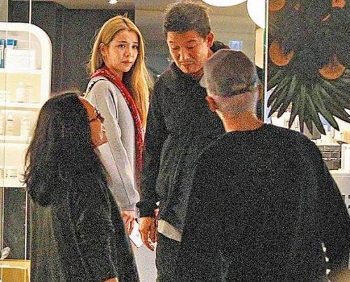  李毓芬 被拍与 柯震东 一家逛街 见公婆仍不承认