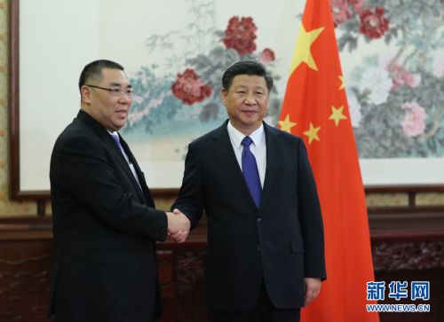 12月23日，国家主席习近平在中南海会见了来京述职的澳门特别行政区行政长官崔世安。 新华社记者 兰红光 摄