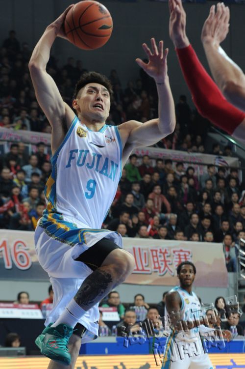 赵泰隆投中8个三分球 福建队大胜八一队 -闽南网
