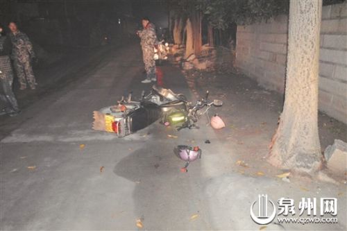 男子深夜醉驾撞树