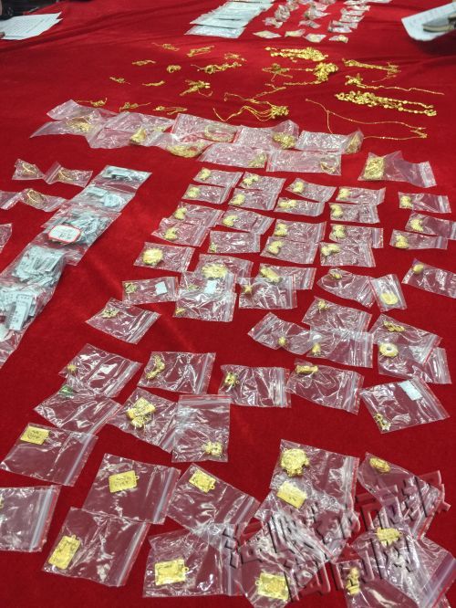  ▶被盗价值120余万元的金银首饰被全数追回