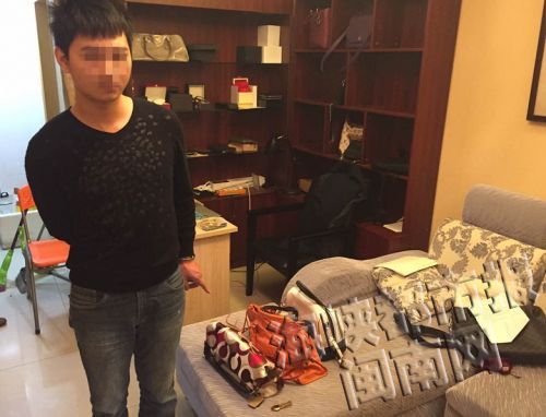 嫌疑人李某皓指认其盗窃的赃物