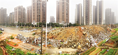 埔党路出现面积近两千平方米的渣土山