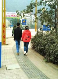 小李与小王在古蔺县城准备见王家人