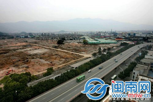 2010年，二化厂搬迁，原址厂房被夷为平地，交由商业开发