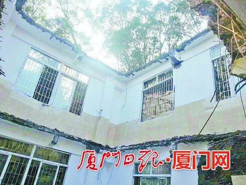学校后山违建第四次被拆 存在严重安全隐患