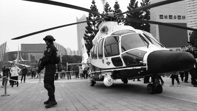 福州市公安局展示警用直升机