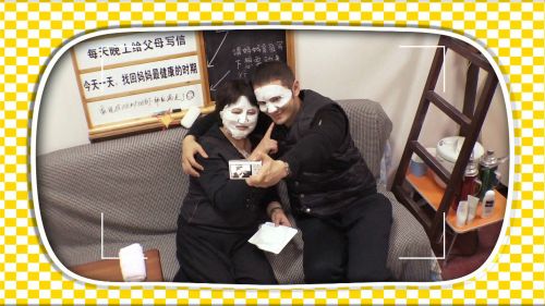 《旋风孝子》宣传片曝光 黄晓明和妈妈敷面膜自拍