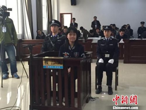 图为庭审中