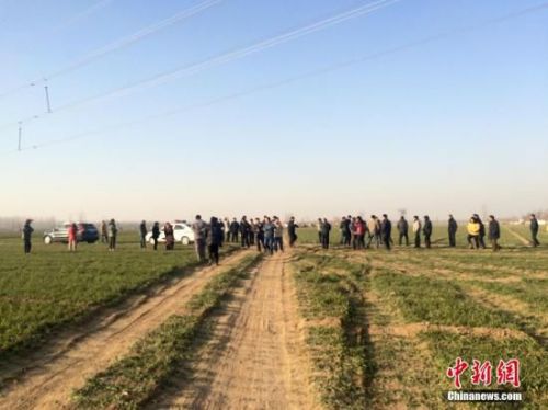 资料图：河南通许烟花厂爆炸 挖掘机清理现场