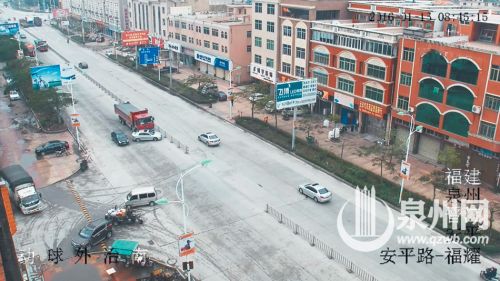 超车不成，被大货车推行。