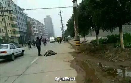 江西奉新发生驾车冲撞行人事件