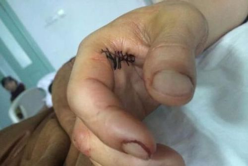 上厕所被拒遭群殴事件经过