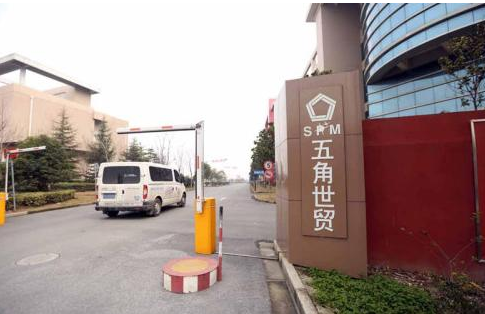 上海版五角大楼耗资300亿成鬼楼 欲借迪士尼翻盘