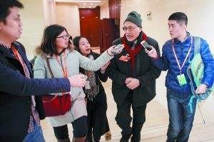 周星驰缺席广东政协会议 不作为或将被请辞