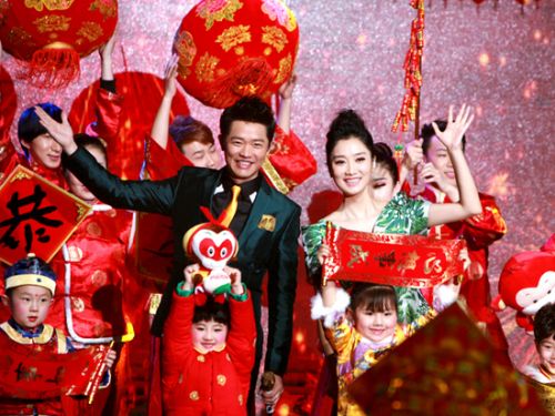 凤凰传奇录制2016央视猴年网络春晚 与3岁女