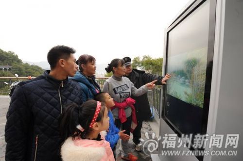 金鸡山公园内已设置多个导览触摸屏。