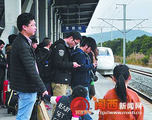 虽然天气寒冷，但返乡潮还是如期而至。