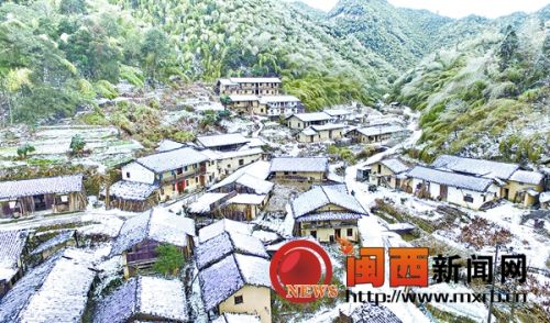宁静的谢地村一片洁白