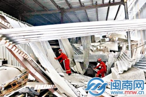 仓库一楼天花板坍塌