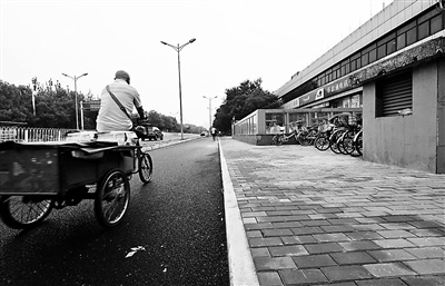 牡丹园西北地铁口处道路慢行系统改造(本报资料图)