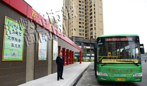 百捷公交车站,方便这里的居民出行