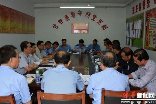 2014年9月，天水市委政法委深入看守所督查安全管理工作（资料图）