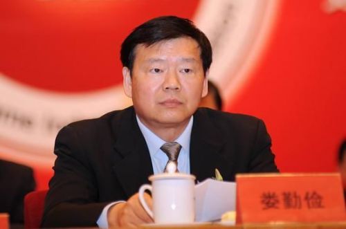 陕西省省长娄勤俭指出，要实施好13年免费教育，大力发展普惠性学前教育，优化资源配置解决好“择校热”等问题。