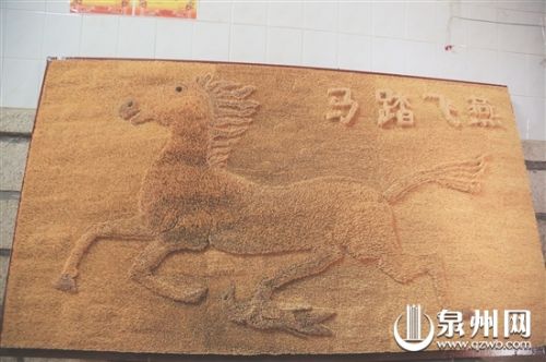 40万根牙签作画 尿毒症患者盼伯乐