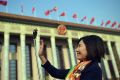 2016全国两会禁带自拍杆：代表委员最大任务是履职尽责