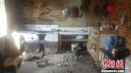 云南江城启应急预案应对4.3级地震部分房屋墙体开裂
