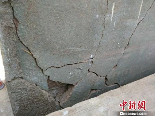 云南普洱发生4.3级地震 部分房屋墙体开裂(图)