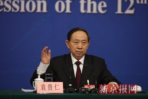 教育部部长袁贵仁就“教育改革与发展”的相关问题答记者问。本组图片摄影：新京报记者侯少卿