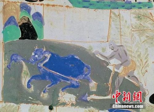 农历二月以后，&ldquo;雨水&rdquo;节气来临，春回大地、万物复苏，冬季的少雨现象结束，降水增多，春耕由南到北逐渐开始。图为《莫高窟第290窟-牛耕图-北周》。